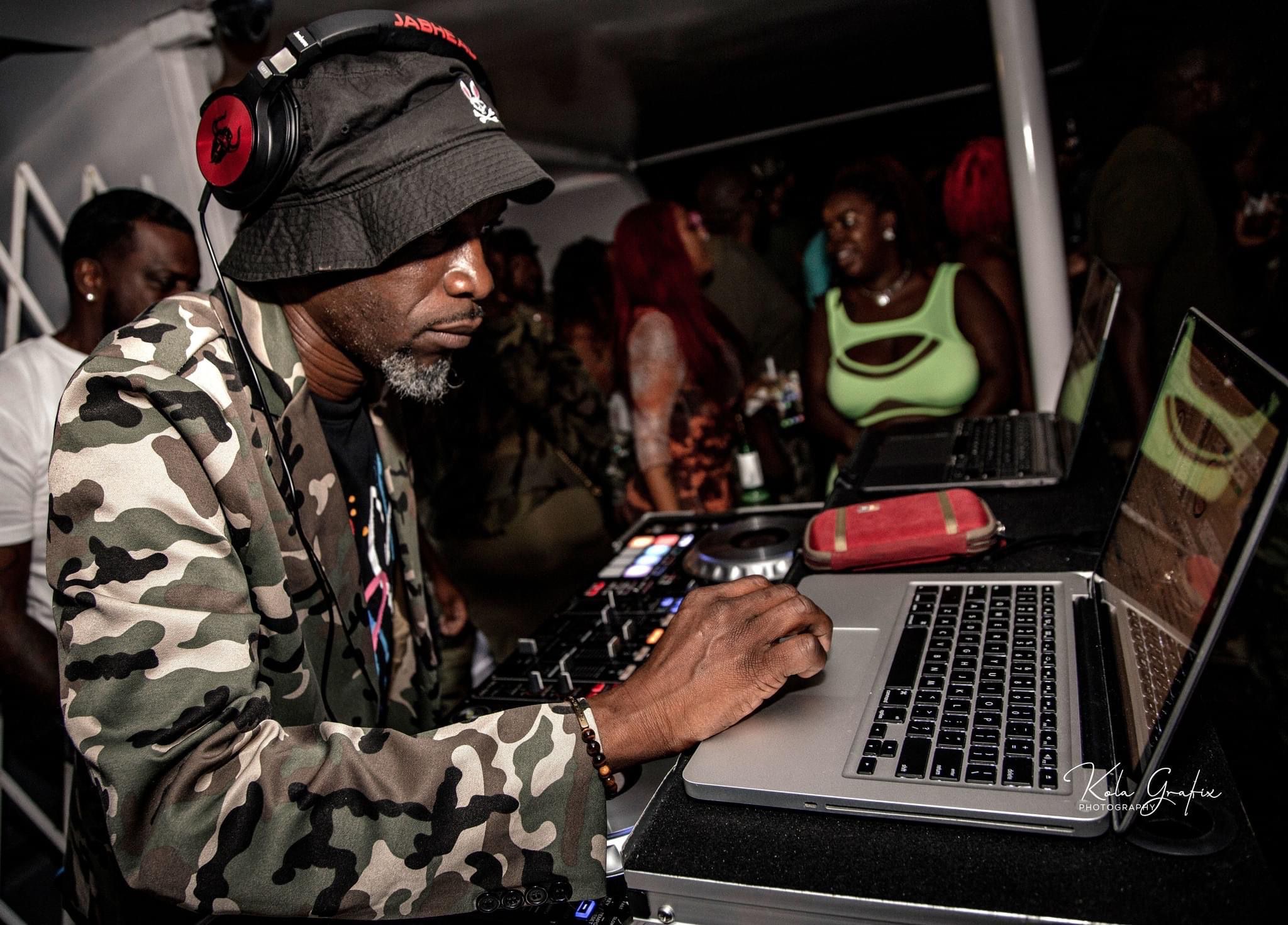 SURVIVORSOUNDS mixing live at a packed event